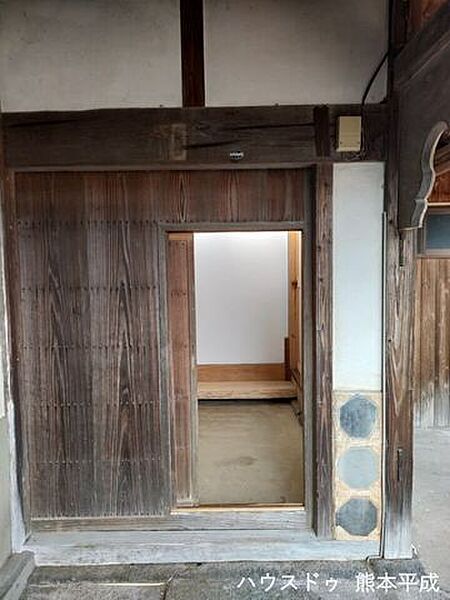 隠れ家風の玄関