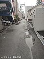 正面道路後ろに...