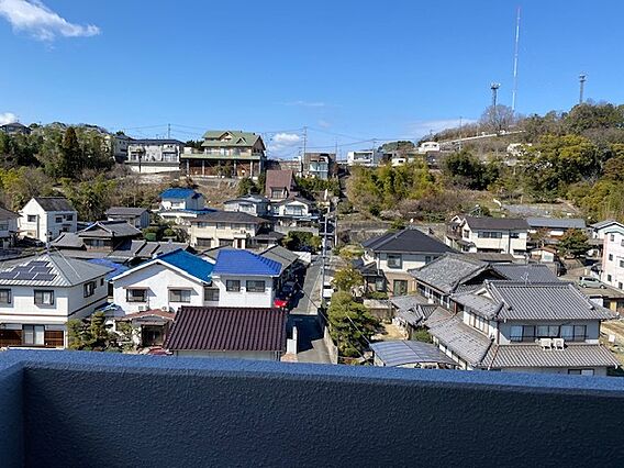 西側の洋室から...