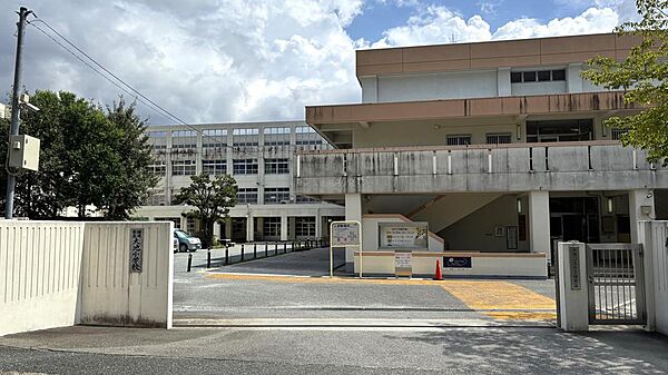 福岡市立大池小学校まで858m