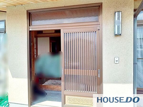 明るい日差しが差し込む玄関♪