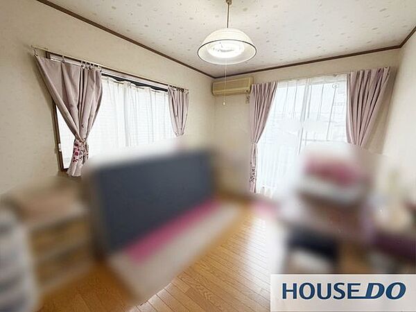 日差しの差し込む明るい部屋は光熱費も節約できます。