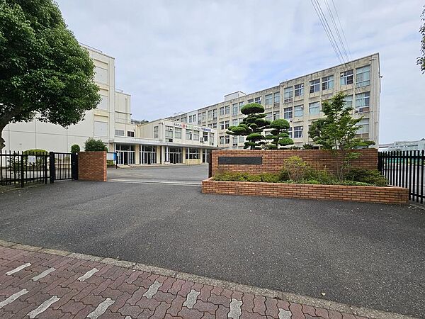 『千葉県立千城台高校』まで約850ｍです。