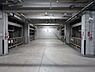 駐車場：風雨や紫外線も防げる地下駐車場。大切なお車も安心です。また、お部屋までエレベーター利用し屋内移動できるので、雨の日・暑い日・寒い日・荷物が多い日も快適です。