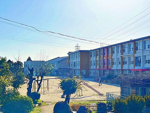 瀬戸市立長根小学校 900m