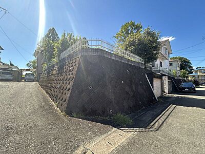 外観:人気の角地!駅まで近くアクセス良好、小学校も近いため、お子様の通学も安心の立地です♪ 外観:人気の角地!駅まで近くアクセス良好、小学校も近いため、お子様の通学も安心の立地です♪