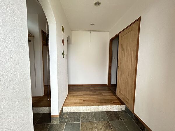 お客さま用と家族用に分ける2way玄関！来客時に玄関を常にすっきりと保てます♪