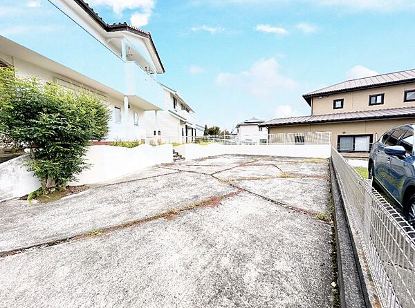 土地、建物ともにゆとりある物件です！お車の駐車も4台可能です♪