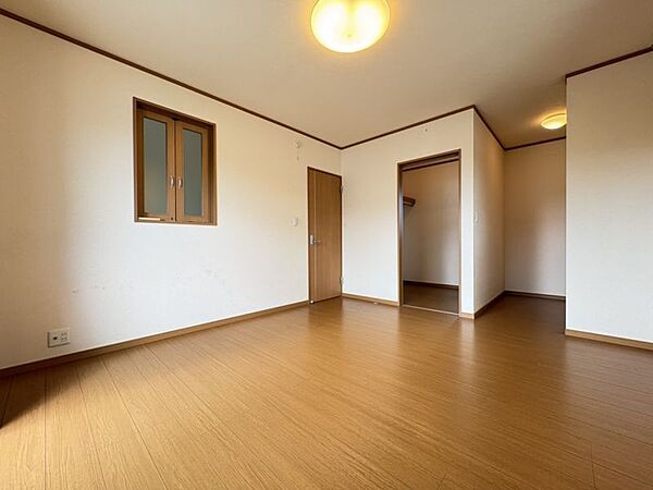 大容量の収納付きで荷物が多くてもスッキリ整理可能！※一部CG加工により残置物を除去しています。
