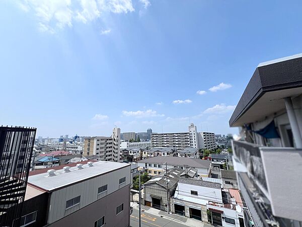 視界を遮る建物が少ない開放的な眺望。空の表情を楽しめる住環境