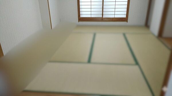 2階の6帖和室が2間。仕切りを開けて続き間にも使えます。
