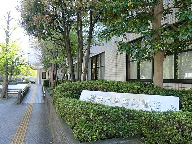 各種講座やおはなし会などが催されています。お子様と一緒に楽しいひと時を過ごしたり、ひとりでゆっくり読書をしたり...近くにあると嬉しい施設です。