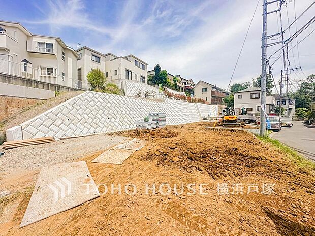 【Appearance】穏やかな風と陽光を導き、プライバシーに配慮された設計プランを採用。(2025年5月撮影)