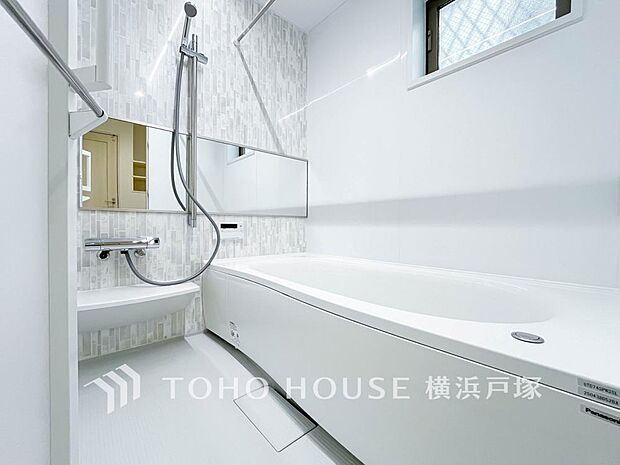 「Bathroom」1日の疲れを取り心身を癒すことができる住まいの中のリラクゼーション空間、リラックスできるよう優しいカラーをチョイスしました。時を忘れるほどのんびりできる空間に。