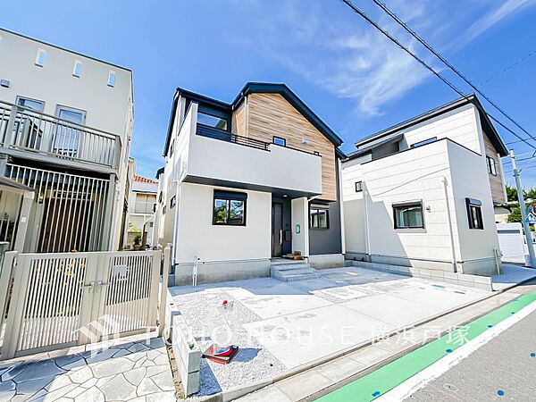 【Appearance】爽やかな青空の下に贅沢なほどに降り注ぐ陽光、豊かな居住性と、クオリティが見事に調和した住空間は、住まうことの喜びを感じさせてくれます。