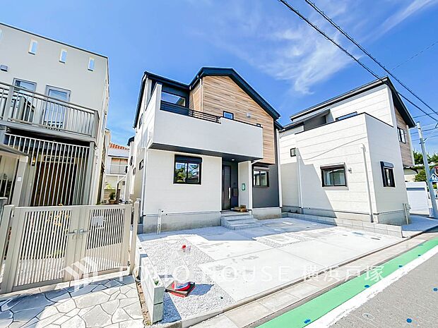 【Appearance】爽やかな青空の下に贅沢なほどに降り注ぐ陽光、豊かな居住性と、クオリティが見事に調和した住空間は、住まうことの喜びを感じさせてくれます。