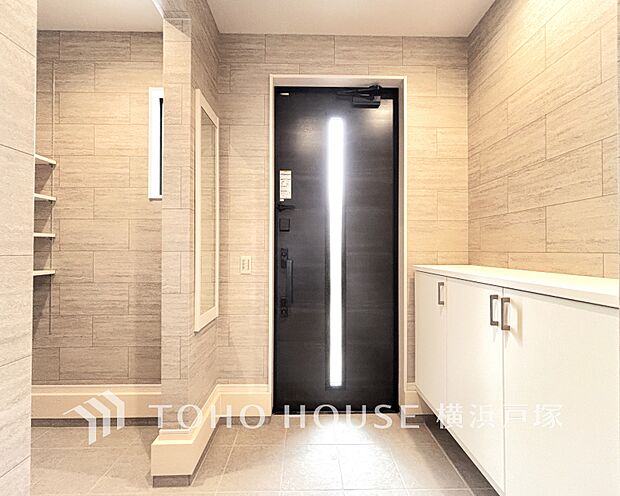 「Storage」お客様の求める本当の“住み心地”は何なのか。そのための一手間一工夫を惜しみません。街並みや周辺の環境に呼応しながら美しく、毎日の暮らしを考慮した機能性の高い住まい。(写真1号棟)