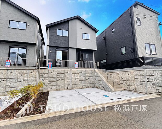 「Entrance」帰るたびに心がほどける、洗練と温もりが調和する空間。家族とお客様を心地よく迎えます。(写真1号棟)