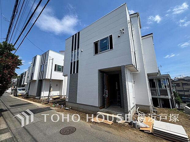 「Appearance」ここから始まる「日常」はご家族にとって大切で貴重な時間。少しでも豊かに、少しでも快適に。そんな想いから生まれた本邸宅は、これから先のお住まいをきっと支えてくれるはずです。