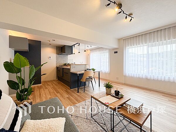 【Living room】作り手の「気持ちの良いリビングでお過ごししていただきたい」という思いを感じさせます。