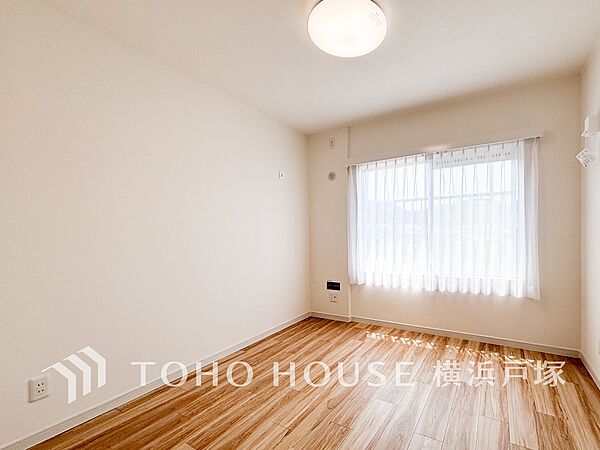 【Room】快適に過ごす条件は、一人ひとり違います。飾リ過ぎないシンプルな内装と偏り過ぎないデザインで統一しております。居住していく中でオーナー様だけの【マイホーム】に創り上げて下さい。