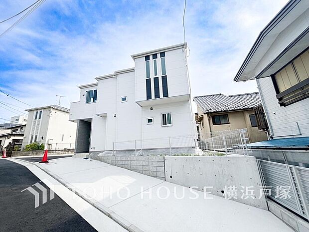 【Appearance】その邸が魅せる、気品・上質・重厚感・細やかさ、そのすべては訪れた者に安らぎと品性を与える特別な空間です。ここに住むからこそ意味がある。すべての（始まり）をここから迎えます。