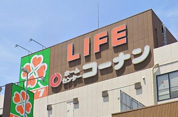 旬の野菜や鮮魚、こだわりの惣菜まで幅広く揃うスーパー。広々とした清潔感ある店内で、日々の食卓を豊かに彩ります。