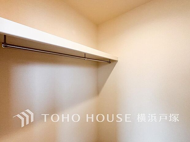 【WIC】ウォークインクローゼットを完備。お子様のおもちゃやゴルフバックなど、大きなお荷物をお持ちの方や、季節物の家電製品やキャリーバック、お荷物が多い方でも安心のスペースです。