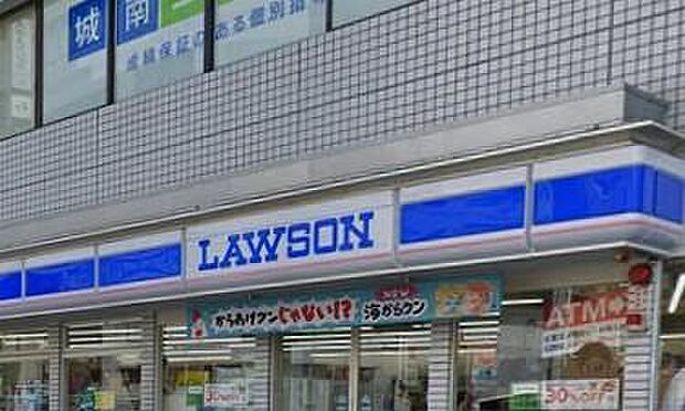 「マチのほっとステーション」として、地域の日常を温かく支えています。からあげクンやマチカフェなど、ローソンならではの美味しい商品が豊富です。