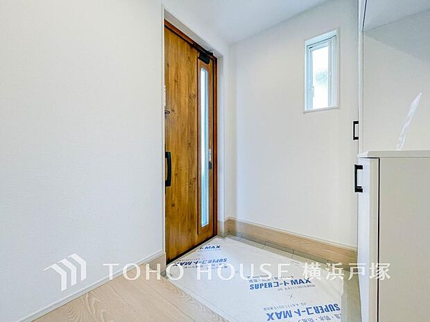 「Entrance」清潔感溢れる玄関がお出迎えする本邸宅の物語は、ここから始まる日常を期待させます。この場所には「希望」と「優越」で包み込んでくれる「特別」な空間があります。