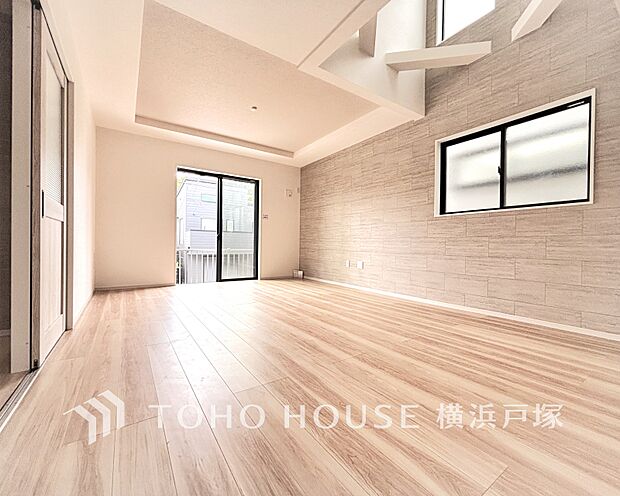 「Living room」ご家族やお客様との時間等、多くの時を刻む空間。何気なく過ぎる時でさえも上質な一時となる快適な空間を。(写真1号棟)