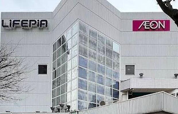 トレンドと日常が交差する、湘南の大型ショッピングスポット。広々とした店内で、食料品からファッションまで一度に揃います。