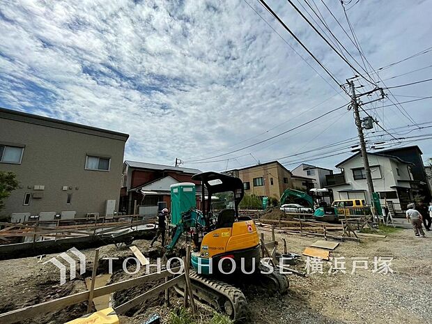 静かな環境に包まれた土地が、新しい住まいとして生まれ変わる瞬間をお楽しみに。(2025年9月撮影)