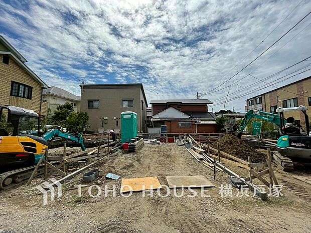 落ち着いた街並みに調和する美しい敷地。理想の住まいをカタチにできる、ゆとりある空間をご提案します。(2025年9月撮影)