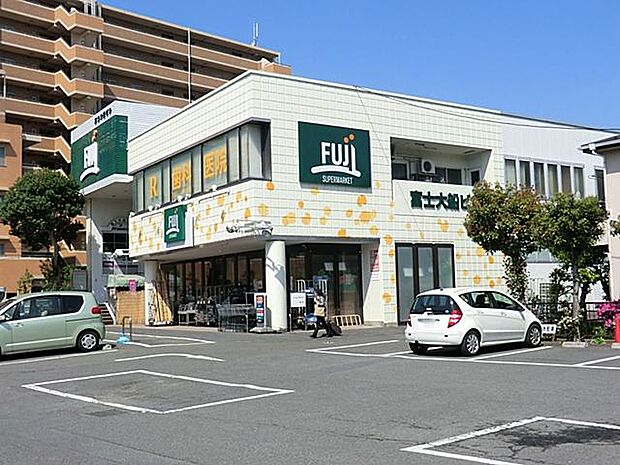 営業時間は朝7時から夜10時まで。お惣菜やお酒類も充実しています。早朝から営業しているのも嬉しいですね。