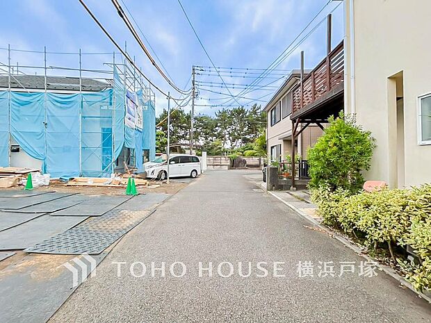 「Frontal road」周辺に建ち並ぶ邸宅も、それぞれに個性がありながらも落ち着いた雰囲気を醸し出している邸宅街の一角。