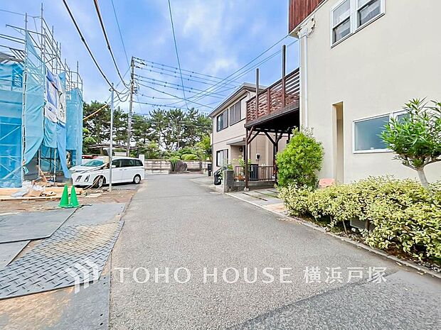 「Frontal road」落ち着きのある閑静な住宅街に佇む邸宅なので、ゆったりお住まいいただけます。