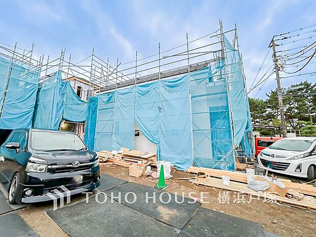 季節感を演出する多彩な樹木と豊かな彩りが重なり、四季折々の変化を楽しめる心地よい場所となりそうなロケーションです。時間の経過と共に味わいが出る素敵な時間を楽しんでください。(2025年9月撮影)