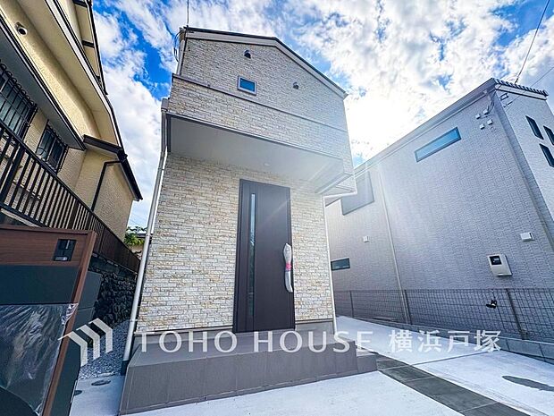 「Appearance」ここから始まる「日常」はご家族にとって大切で貴重な時間。少しでも豊かに、少しでも快適に。そんな想いから生まれた本邸宅は、これから先のお住まいをきっと支えてくれるはずです。