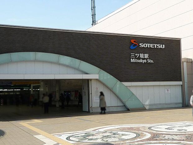 横浜駅までは急行乗車で約19分。小田急江ノ島線が乗り入れる大和駅へは2駅約6分。