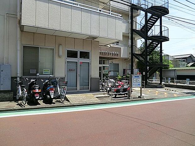 内科、外科、整形外科などの診療科を備えています。地域の中核病院として、急性期医療から慢性期医療まで幅広い医療サービスを提供しています。