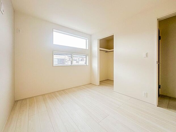 「Room」快適に過ごす条件は、一人ひとり違います。飾リ過ぎないシンプルな内装と偏り過ぎないデザインで統一しております。居住していく中でオーナー様だけの「マイホーム」に創り上げて下さい。