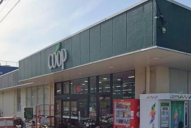 組合員の暮らしに安心と共感を届ける、上質な生活協同組合のストア。安全・安心にこだわった商品と、環境に配慮した取り組みが魅力です。コミュニティと未来を考える、心地よいエシカルな買い物の場。