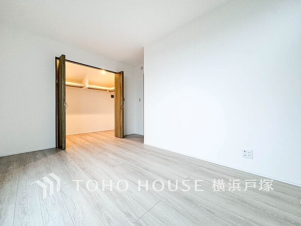 【Room】穏やかな寛ぎを届ける上質仕様のゆとりあるお部屋。自分時間を充実させながら心豊かにできるプライベート空間。