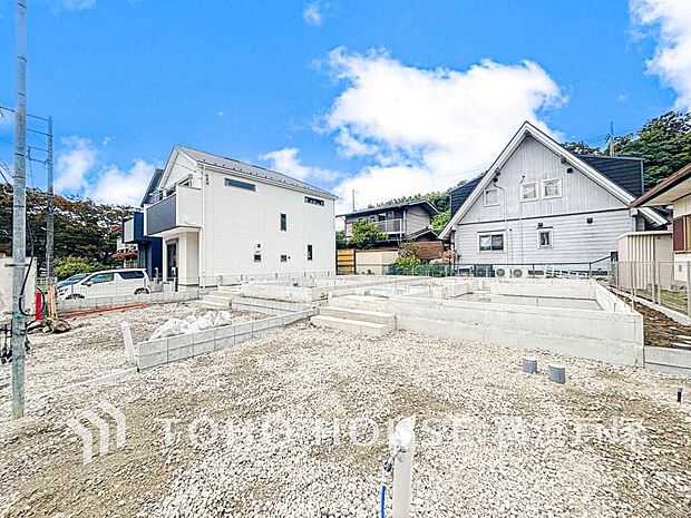 家の良し悪しだけでなく周辺環境も重要なポイント。それは月日が経つ事により「近くにあるもの」から「家の財産」へとイメージが変わってくる事を身体が理解しているからだと思います。(2025年10月撮影)