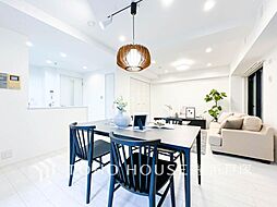 ベルクレール横濱ベルヴィー 1SLDKのリビング/ダイニング