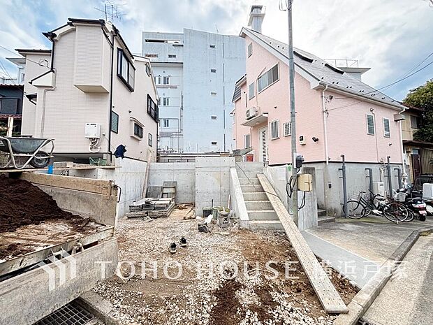 【Appearance】太陽の恵みを存分に受けた明るくあたたかいお住まい。吹きぬける風を感じながら爽やで風通しの良い暮らし。(2025年11月撮影)