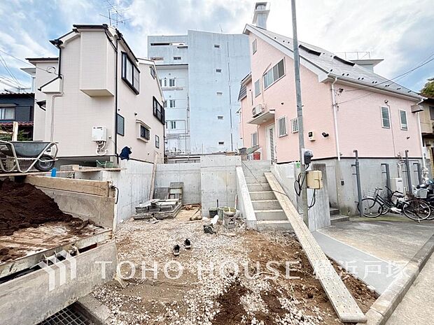 【Appearance】駅徒歩8分の好立地。駅周辺はスーパー、昔からの商店、飲食店など揃いにぎわっています。