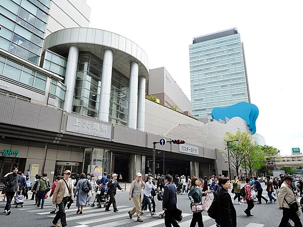 京急線「快特」停車駅。快特で横浜へ1駅約9分・品川へ4駅約37分。羽田空港へも快適アクセス。