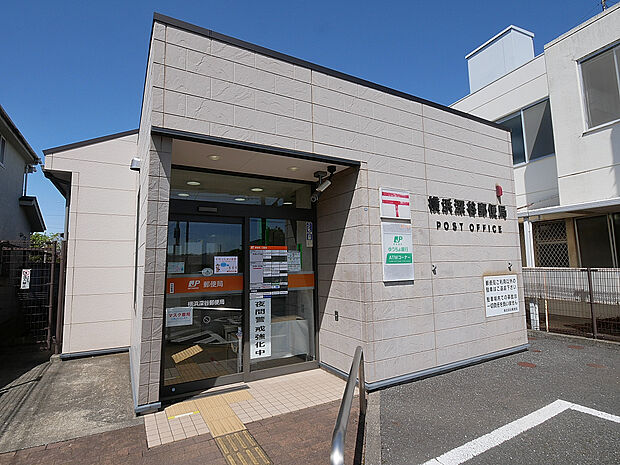 横浜深谷郵便局(130m)平日9:00〜17:00まで郵便窓口や貯金・保険の取扱いを行っている、地域に根ざした郵便局です。